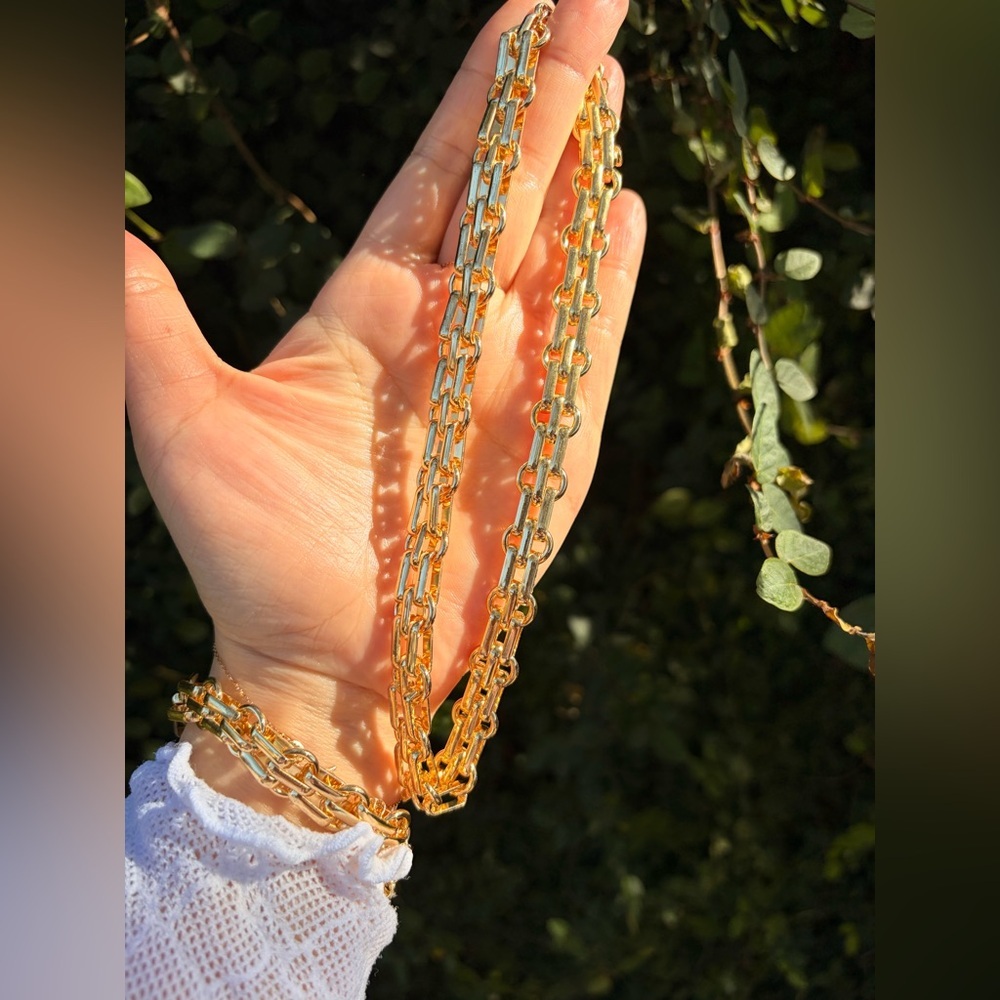 Elegant Gold Chain Necklace and Bracelet - Picture 2 of 6